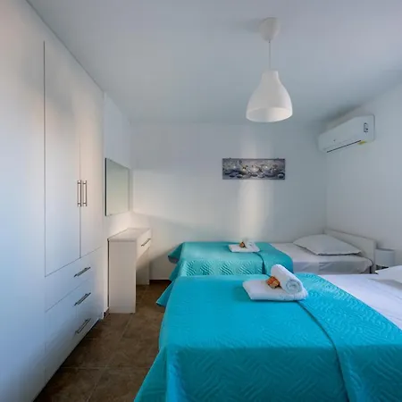 Stone Kontiani - Red 빌라